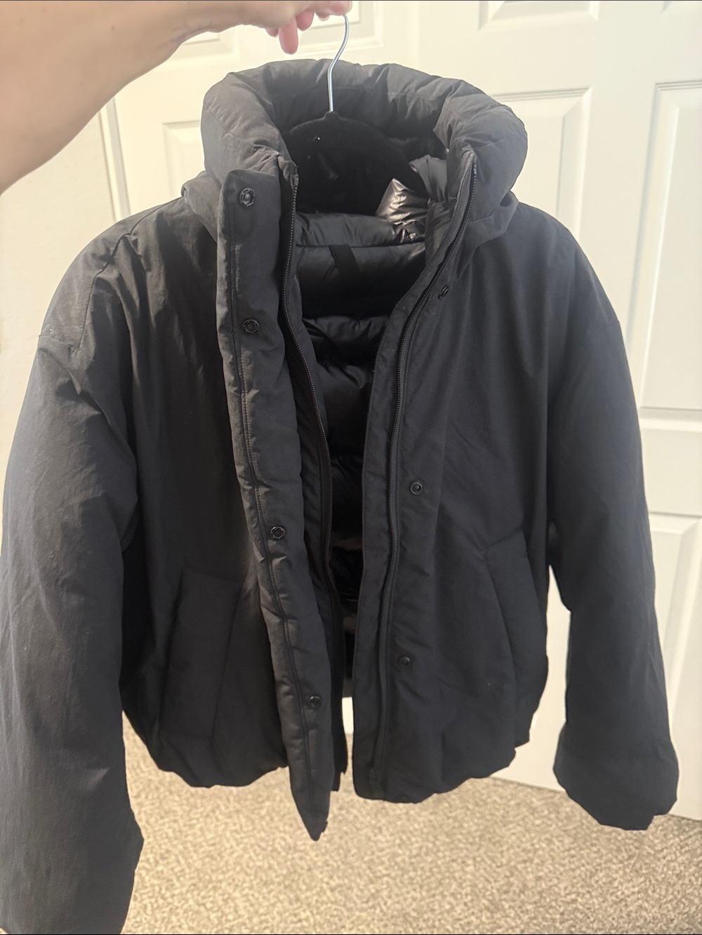 lululemon athletica Women's Black Oversized Bubble-Hem Puffer Jacket with Hood - Picture 6 of 11
